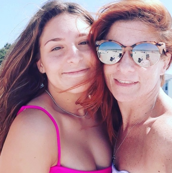 Meet your Posher, Tara - Picture 2 of 2